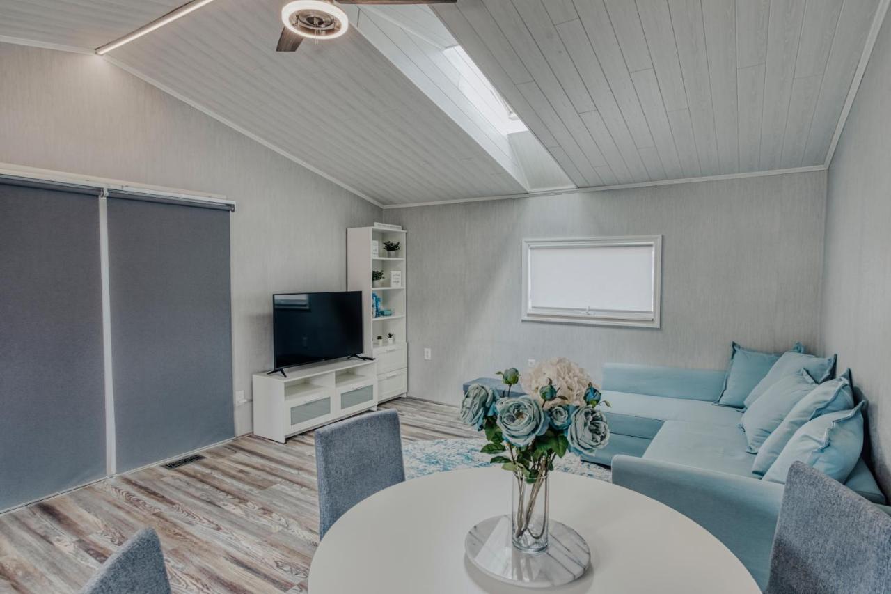 Painted Post Modern & Cozy Stand-Alone Apartment - Perfect Stay מראה חיצוני תמונה